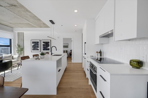 Kitchen - 2314-245 Boul. Robert-Bourassa, Montréal (Ville-Marie), QC - Indoor Photo Showing Kitchen With Upgraded Kitchen