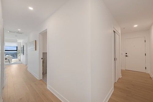 Mud Room - 2314-245 Boul. Robert-Bourassa, Montréal (Ville-Marie), QC - Indoor Photo Showing Other Room