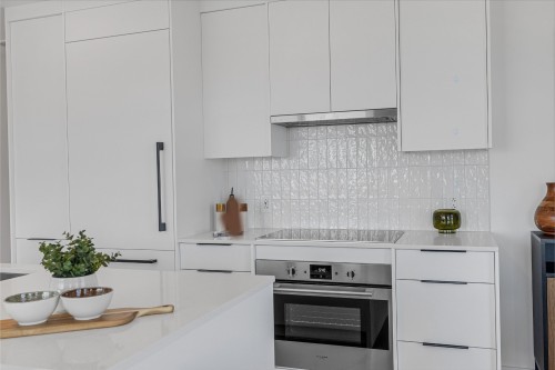 Kitchen - 2414-245 Boul. Robert-Bourassa, Montréal (Ville-Marie), QC - Indoor Photo Showing Kitchen With Upgraded Kitchen