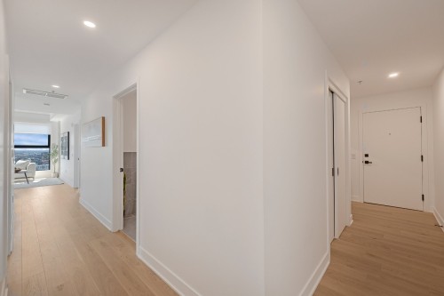 Mud Room - 2414-245 Boul. Robert-Bourassa, Montréal (Ville-Marie), QC - Indoor Photo Showing Other Room