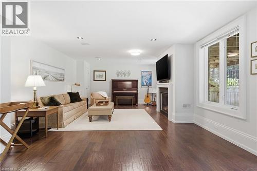 54 Bridle Path, Puslinch, ON - Indoor Photo Showing Living Room