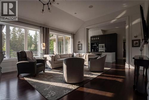54 Bridle Path, Puslinch, ON - Indoor Photo Showing Living Room