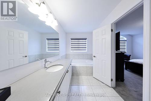 52 Branigan Crescent, Halton Hills, ON - Indoor Photo Showing Bathroom