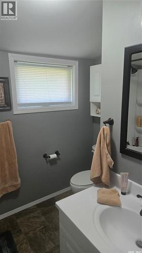 716 Walsh Avenue, Oxbow, SK - Indoor Photo Showing Bathroom