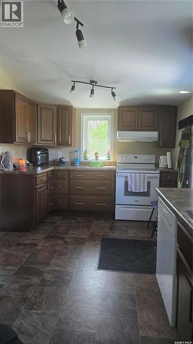 716 Walsh Avenue, Oxbow, SK - Indoor Photo Showing Kitchen