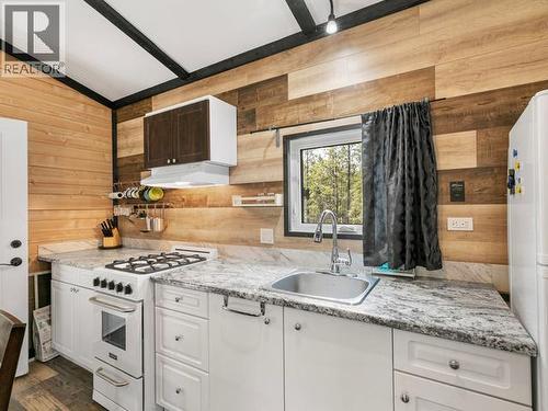 Lot 1197 Spirit Lake, Whitehorse South, YT - Indoor Photo Showing Kitchen