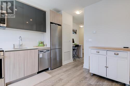 534 - 3100 Keele Street, Toronto (Downsview-Roding-Cfb), ON - Indoor Photo Showing Kitchen