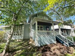 426 REYNOLDS STREET Oakville, ON L6J 3M4