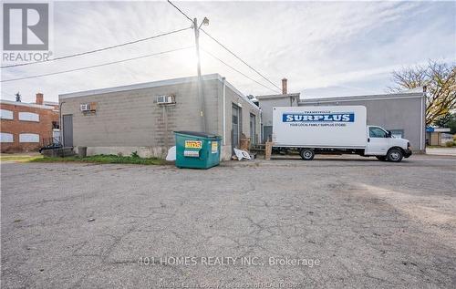 100 London, Chatham-Kent, ON 
