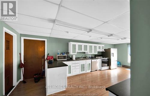 100 London, Chatham-Kent, ON 