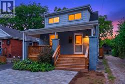 304 PARK Street  Dundas, ON L9H 1Y9