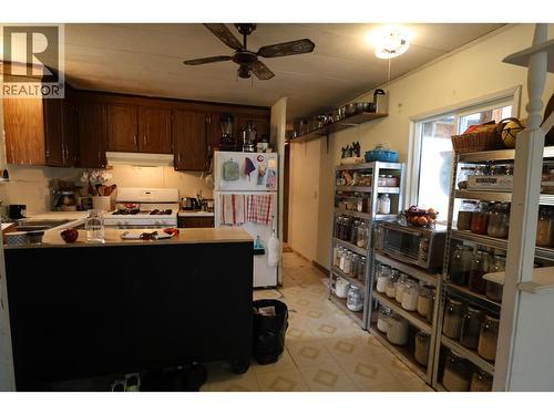 3270 Muermann Road, Prince George, BC - Indoor Photo Showing Kitchen