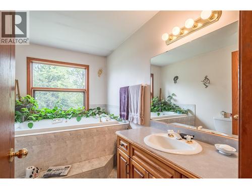 7497 Little Fort 24 Highway, Bridge Lake, BC - Indoor Photo Showing Bathroom