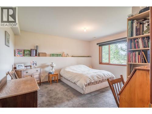 7497 Little Fort 24 Highway, Bridge Lake, BC - Indoor Photo Showing Bedroom