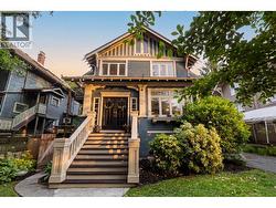 224 W 13TH AVENUE  Vancouver, BC V5Y 1V9