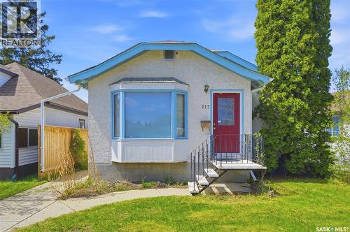 217 M AVENUE N  Saskatoon, SK S7L 2S2