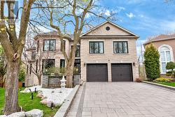 21 PALACE COURT Richmond Hill, ON L4B 4C3