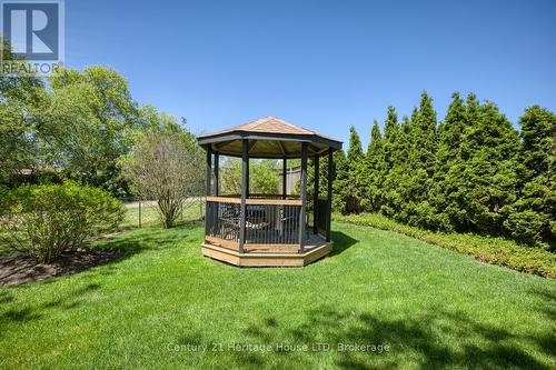 311 - 2799 St. Paul Avenue, Niagara Falls (Church'S Lane), ON - Outdoor With Backyard