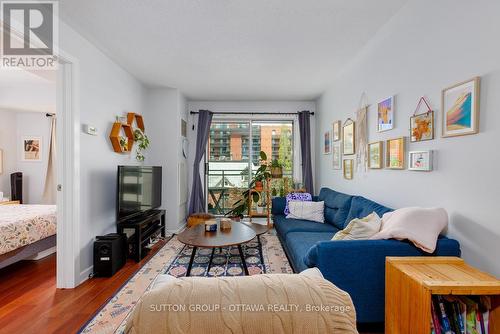 508 - 138 Somerset Street W, Ottawa, ON - Indoor Photo Showing Living Room