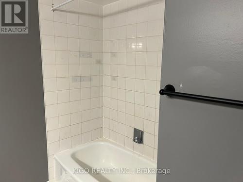 121 - 10 Bassett Boulevard, Whitby, ON - Indoor Photo Showing Bathroom