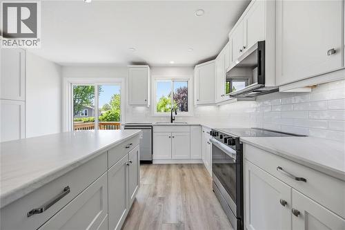 519 Mint Julep Drive, St Clair, ON - Indoor Photo Showing Kitchen With Upgraded Kitchen