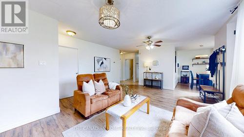115 - 1055 A Forestwood Drive, Mississauga, ON - Indoor Photo Showing Living Room
