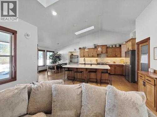 8170 Plotnikoff Road, Grand Forks, BC - Indoor