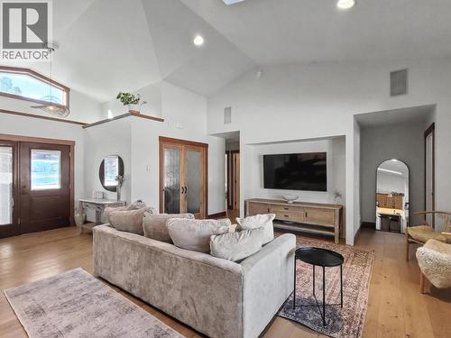 8170 Plotnikoff Road, Grand Forks, BC - Indoor Photo Showing Living Room