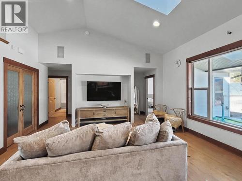 8170 Plotnikoff Road, Grand Forks, BC - Indoor Photo Showing Living Room