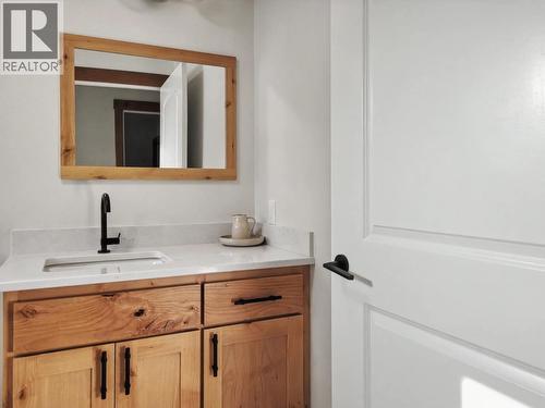 8170 Plotnikoff Road, Grand Forks, BC - Indoor Photo Showing Bathroom