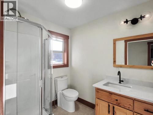 8170 Plotnikoff Road, Grand Forks, BC - Indoor Photo Showing Bathroom