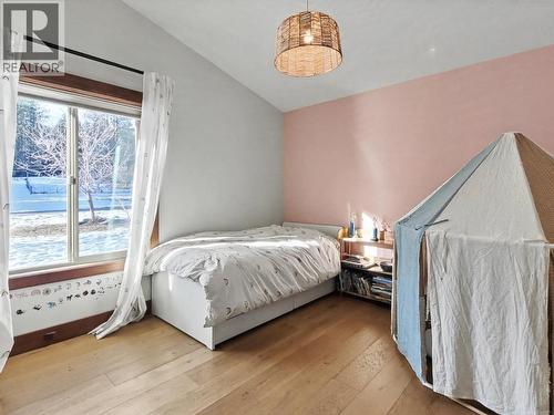 8170 Plotnikoff Road, Grand Forks, BC - Indoor Photo Showing Bedroom