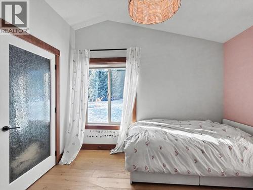 8170 Plotnikoff Road, Grand Forks, BC - Indoor Photo Showing Bedroom
