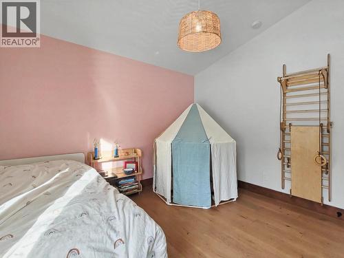 8170 Plotnikoff Road, Grand Forks, BC - Indoor Photo Showing Bedroom