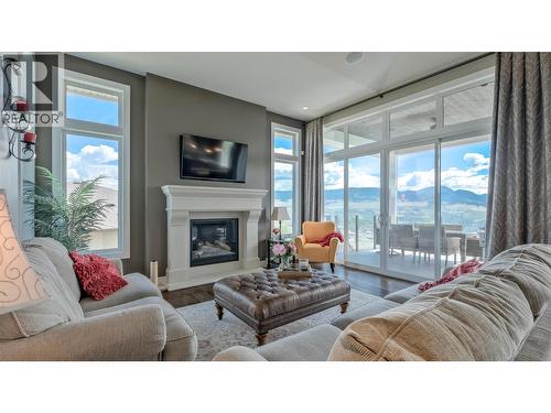 593 Harrogate Lane, Kelowna, BC - Indoor Photo Showing Living Room With Fireplace