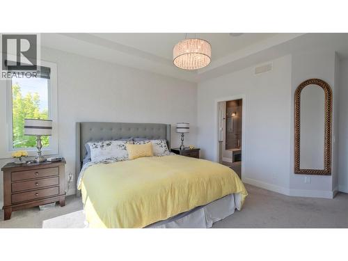 593 Harrogate Lane, Kelowna, BC - Indoor Photo Showing Bedroom