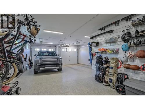 593 Harrogate Lane, Kelowna, BC - Indoor Photo Showing Garage
