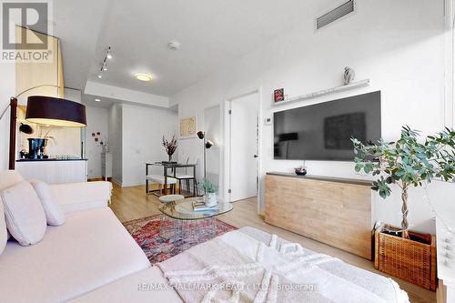 1805 - 20 Tubman Avenue, Toronto, ON - Indoor Photo Showing Living Room