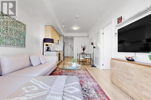 1805 - 20 Tubman Avenue, Toronto, ON - Indoor Photo Showing Living Room