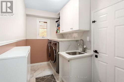 5952 Grossbeak Drive, Mississauga, ON - Indoor Photo Showing Laundry Room