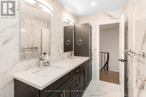 5952 Grossbeak Drive, Mississauga, ON - Indoor Photo Showing Bathroom