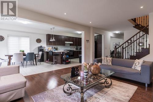 278 Sharon Creek Drive, East Gwillimbury, ON - Indoor Photo Showing Living Room
