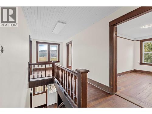 second floor - 3135 Edes Road, Salmon Arm, BC - Indoor Photo Showing Other Room