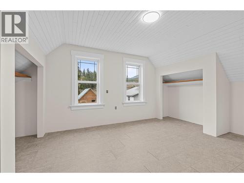 second floor - 3135 Edes Road, Salmon Arm, BC - Indoor Photo Showing Other Room