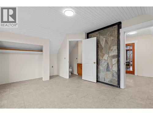 second floor - 3135 Edes Road, Salmon Arm, BC - Indoor Photo Showing Other Room