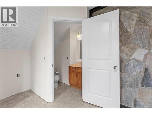 second floor - 3135 Edes Road, Salmon Arm, BC - Indoor Photo Showing Other Room