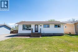 512 9th STREET E Wynyard, SK S0A 4T0