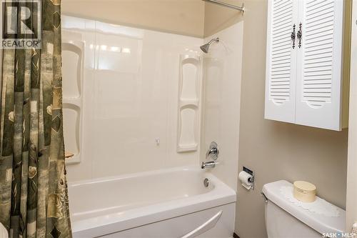 512 9Th Street E, Wynyard, SK - Indoor Photo Showing Bathroom