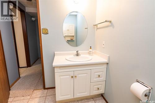 512 9Th Street E, Wynyard, SK - Indoor Photo Showing Bathroom