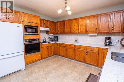 512 9Th Street E, Wynyard, SK - Indoor Photo Showing Kitchen With Double Sink
